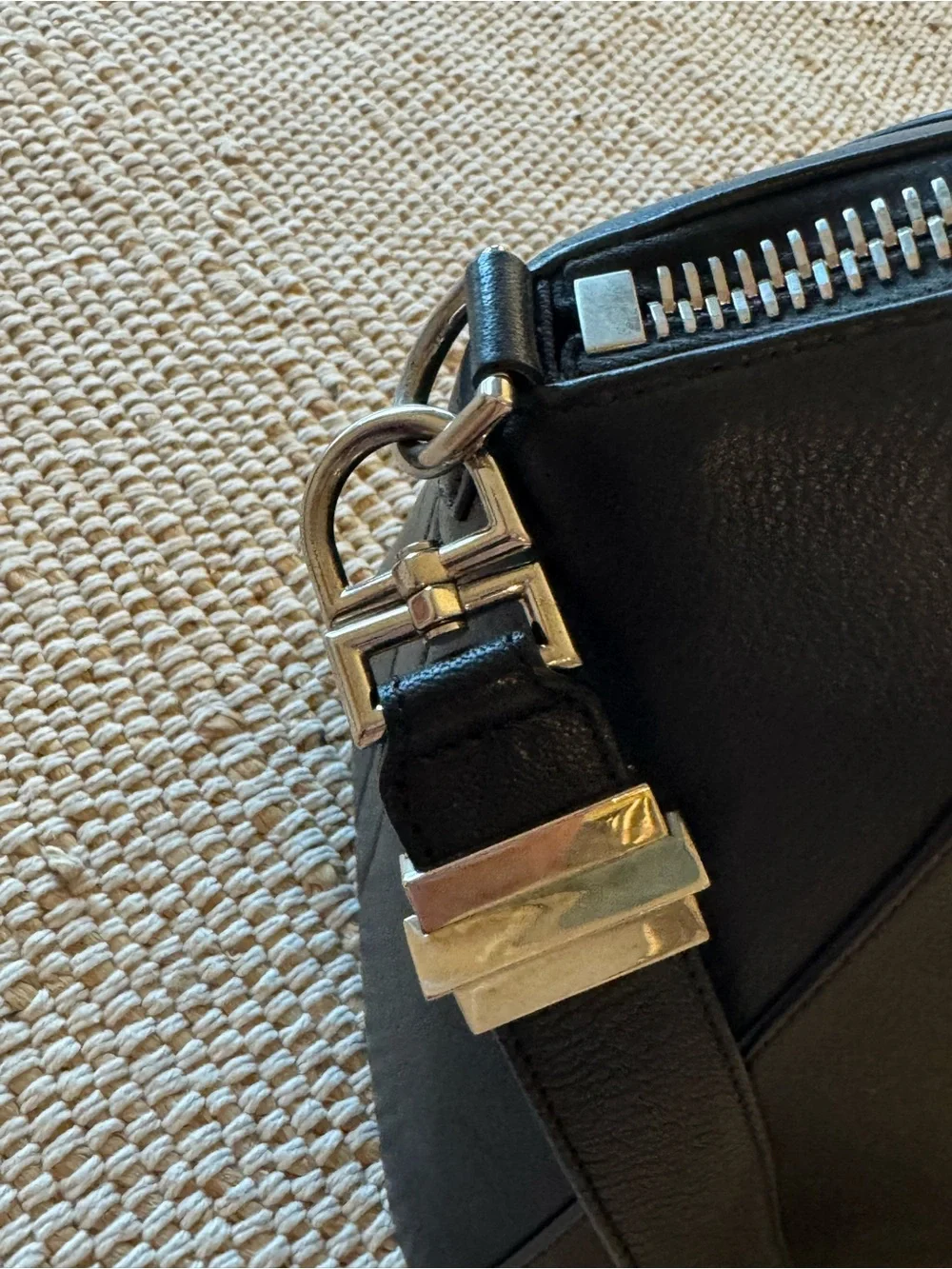 Givenchy Sugar Goatskin Medium Antigona Bag Black EUC